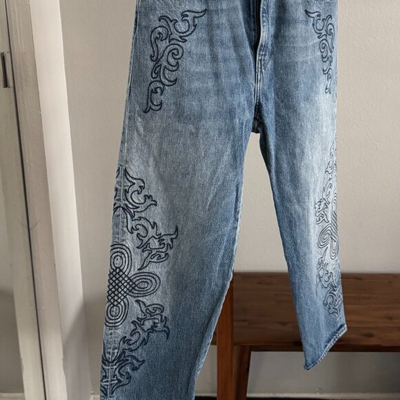 Levi's Made & Crafted - Embroidered Barrel Crop Jeans in Medium Wash - Picture 13 of 16